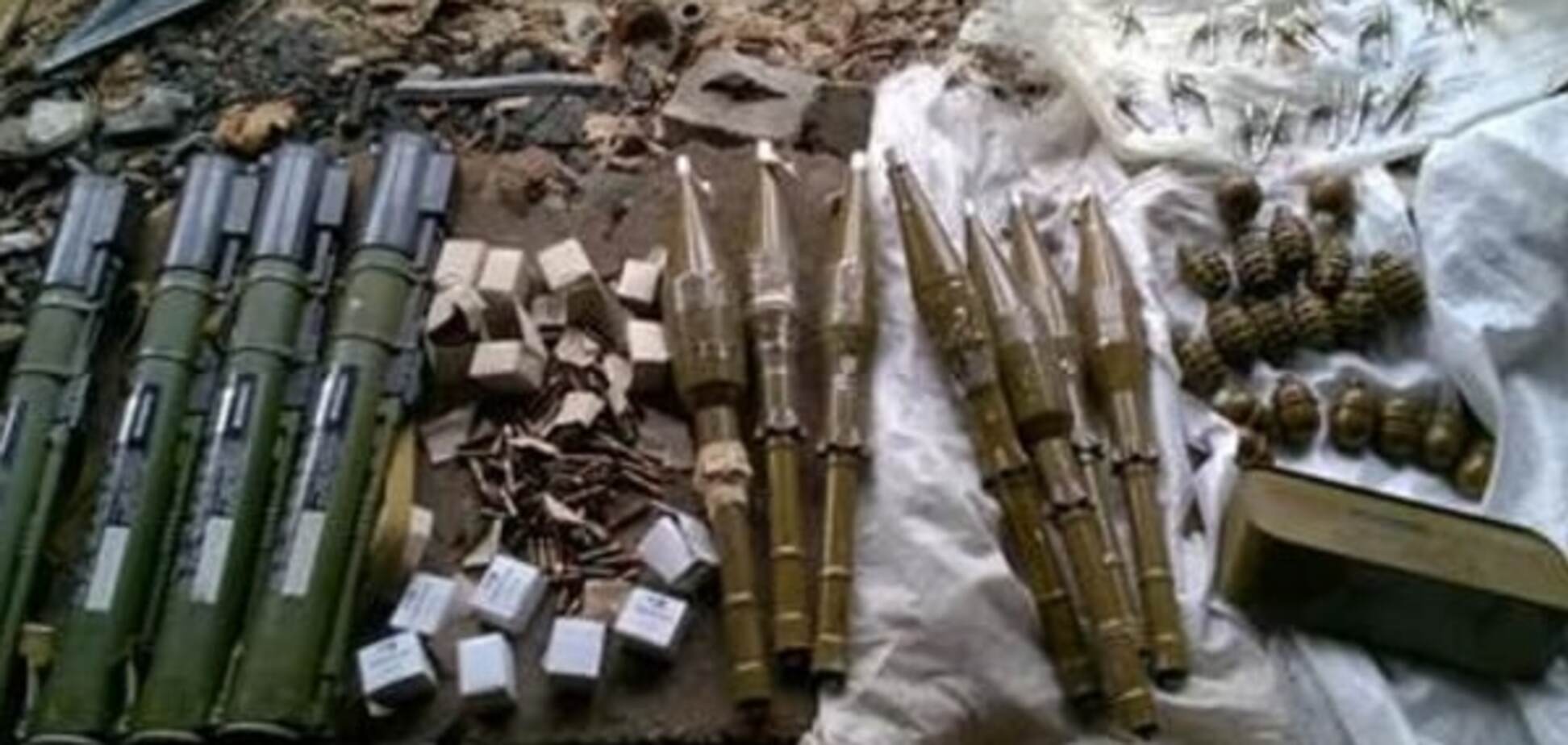 СБУ знайшла в Щасті тайник-арсенал з 'безшумними' патронами: фоторепортаж