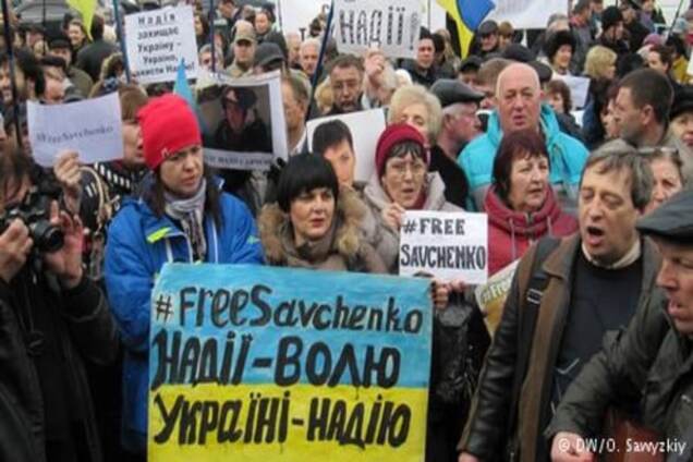 У Києві пікетували посольство Росії з вимогою звільнити Надію Савченко