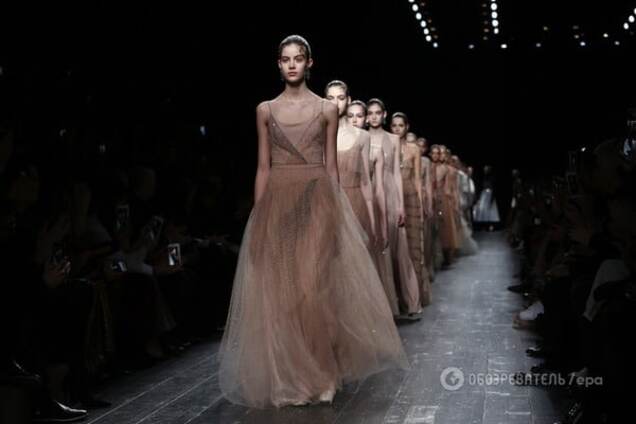 Valentino презентовал балетную коллекцию на Неделе моды в Париже