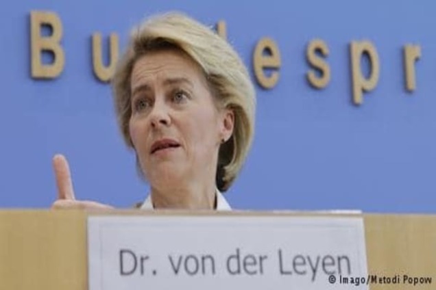 За міністеркою оборони Німеччини залишили ступінь доктора наук