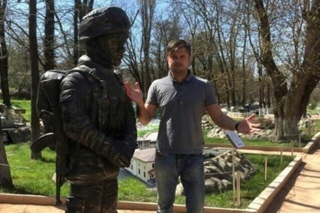 Крымские СМИ 'отрезали' кота от 'вежливого' военного в Бахчисарае