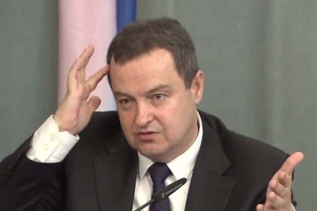 На двох стільцях: Сербія не хоче жертвувати дружбою з Росією заради Євросоюзу