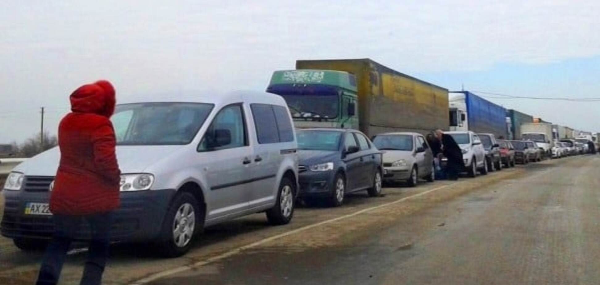 За всяку ціну: кримчани вирушили на материк, щоб врятувати свої авто від окупантів