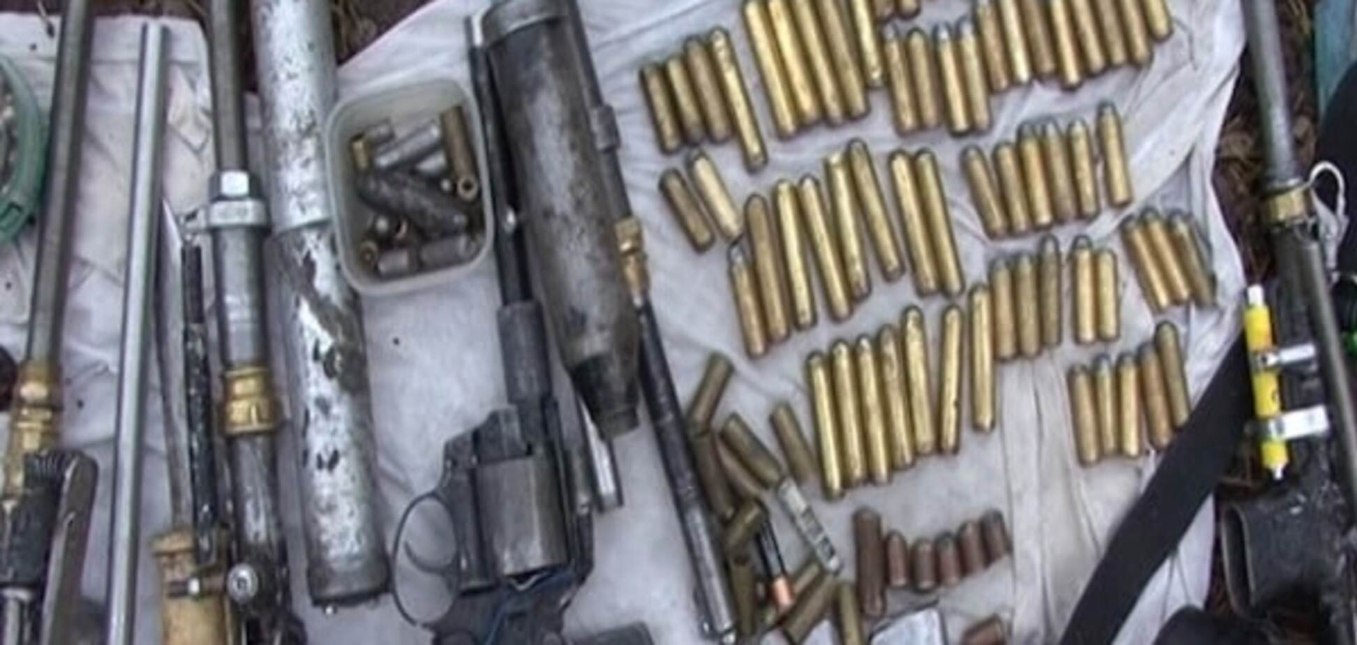 Оце так знахідка: в Києві комунальники виявили арсенал зброї