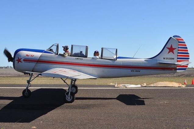 Самолет Як-52