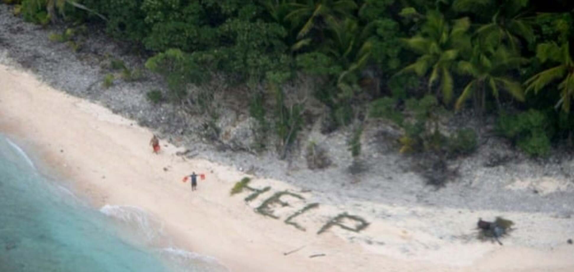 Надпись \'Помогите\' на необитаемом острове