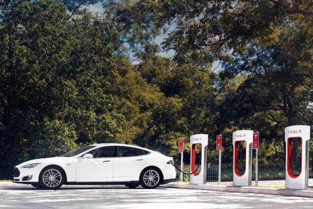 Tesla Motors откроет две электрозаправки в Украине: опубликована карта