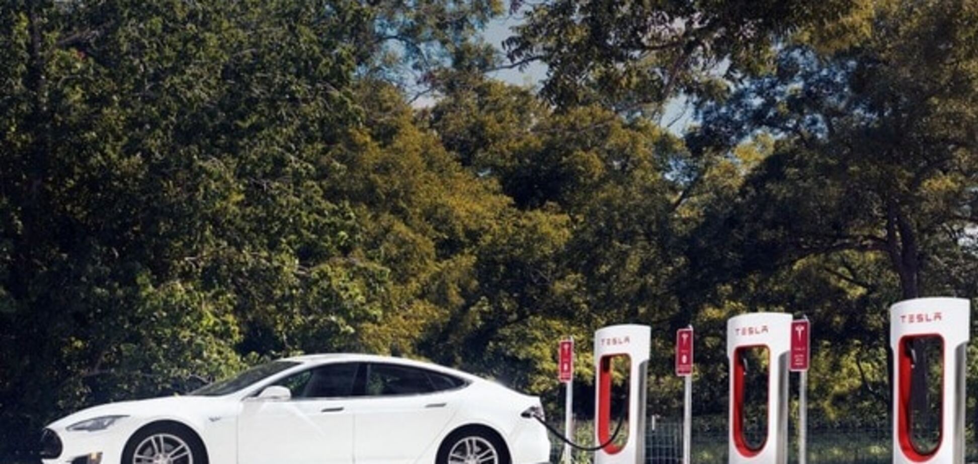 Tesla Motors откроет две электрозаправки в Украине: опубликована карта