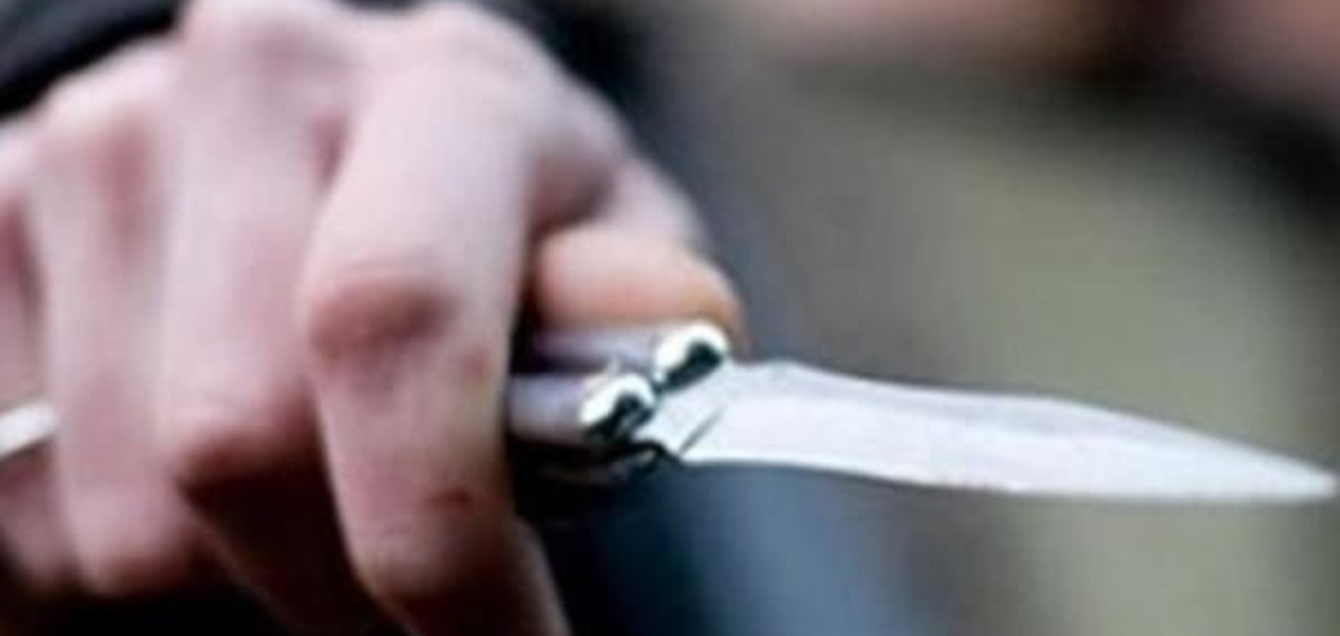У Києві рецидивіст із ножем напав на працівника дитсадка