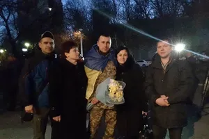 Посредине фото - Петр Ерошевич