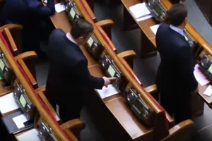 У Раді зловили "восьминога", який голосував за чотирьох: опубліковано відео