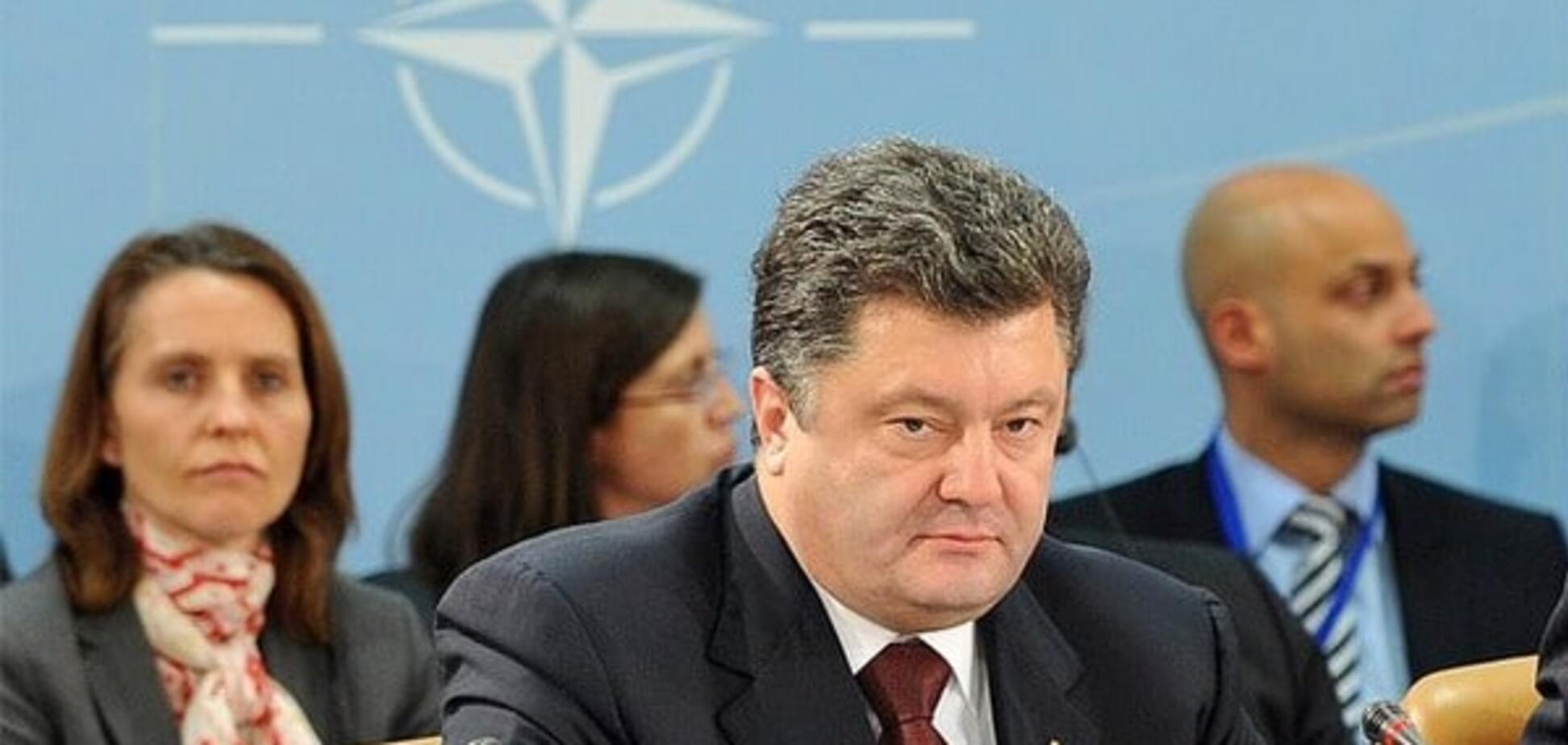 Дипломат розповів, навіщо Порошенка запросили на саміт НАТО