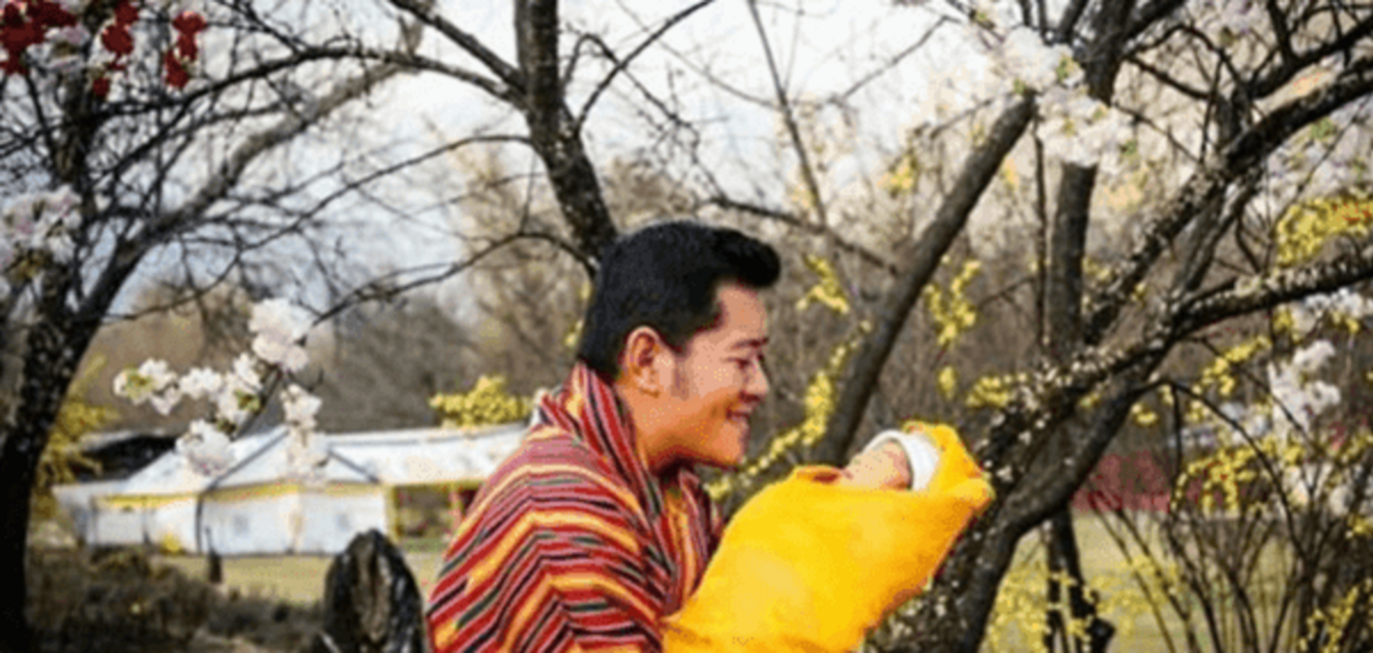 Королевские дети: фото маленького принца Бутана покорило соцсети