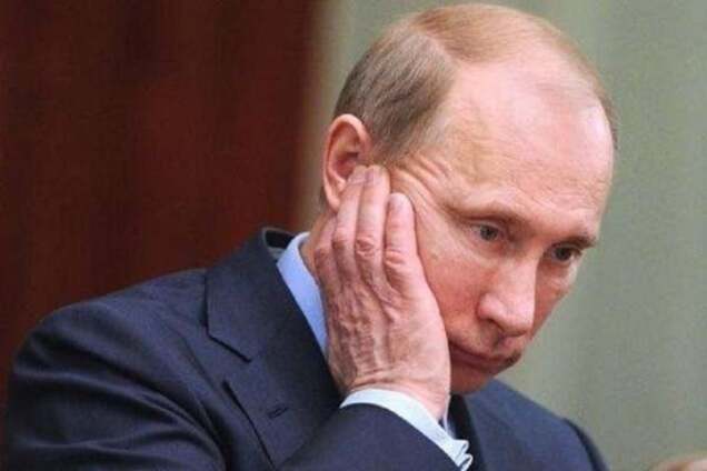 Путин пятый месяц подряд не высовывает носа за пределы России