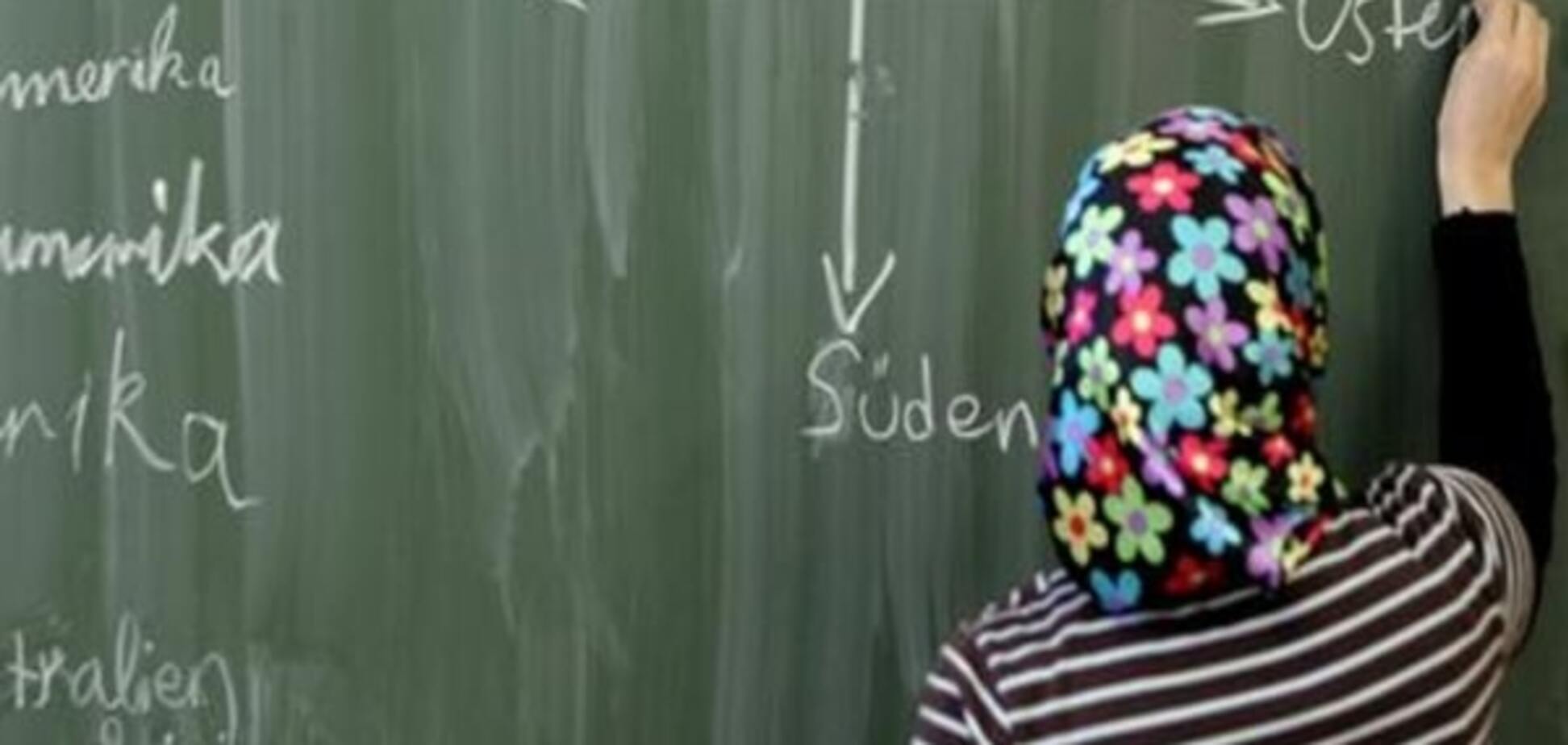 Скандал в Германии: учительница-мусульманка судится за право учить детей в хиджабе