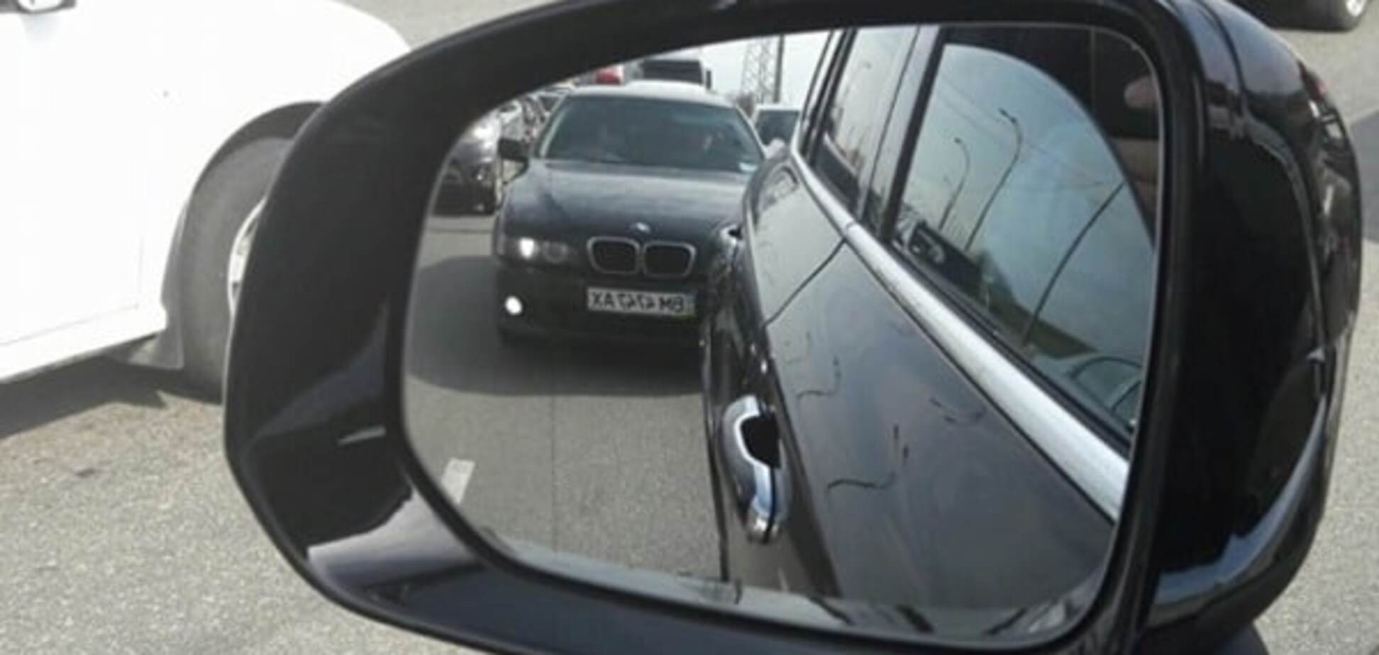 Водіїв Києва попередили про аферистів на BMW