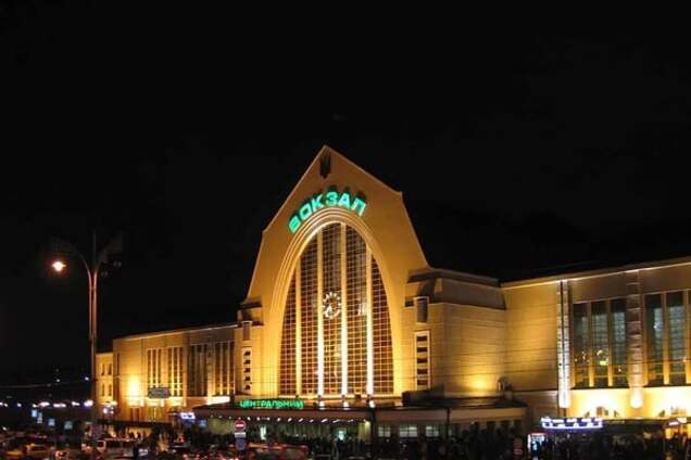 С киевского вокзала из-за бомбы эвакуировали более 4 тысяч человек