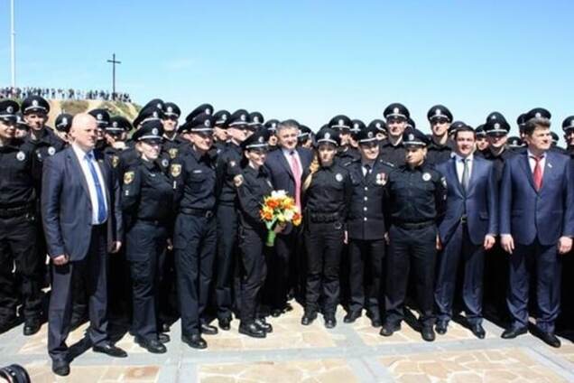 Запорожские полицейские и министр внутренних дел Арсен Аваков