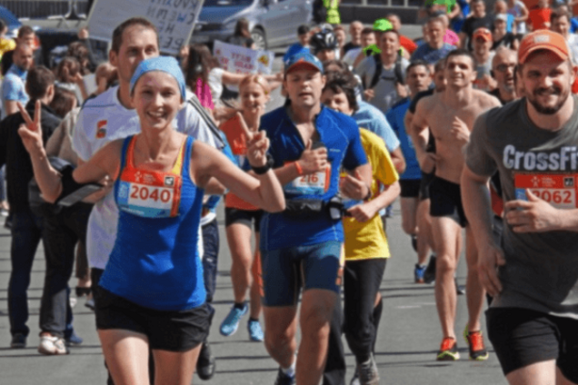 Масштабный забег в Киеве: по столице пронеслись две тысячи марафонцев. Опубликованы фото и видео