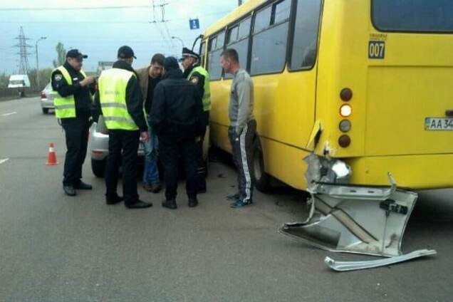У Києві п'яні співробітники поліції влаштували аварію: фоторепортаж