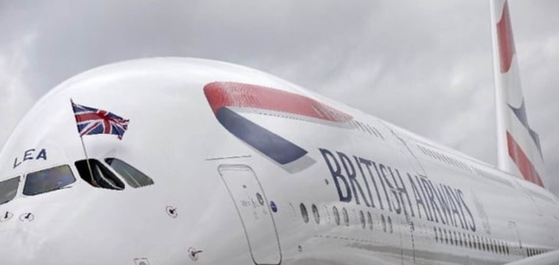 В аеропорту Лондона пасажирський літак врізався в 'НЛО'