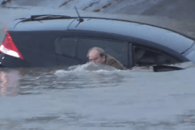 Тонущее авто