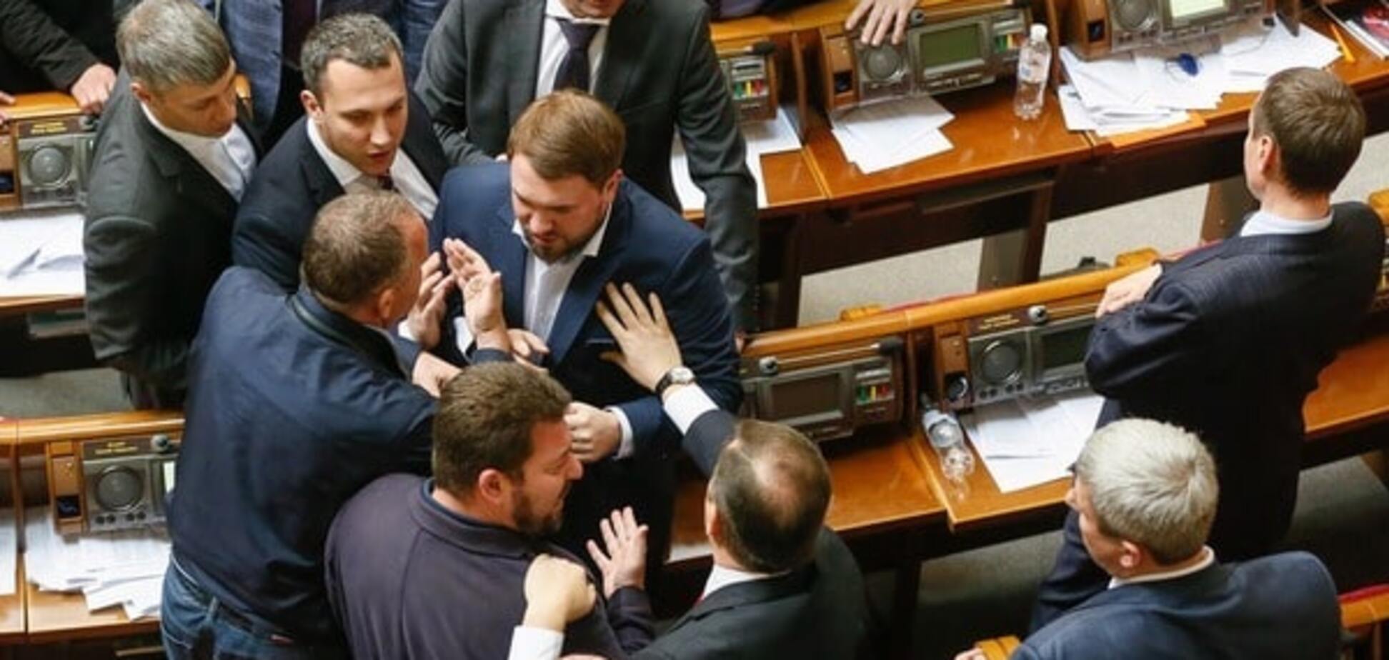 Депутаты в парламенте