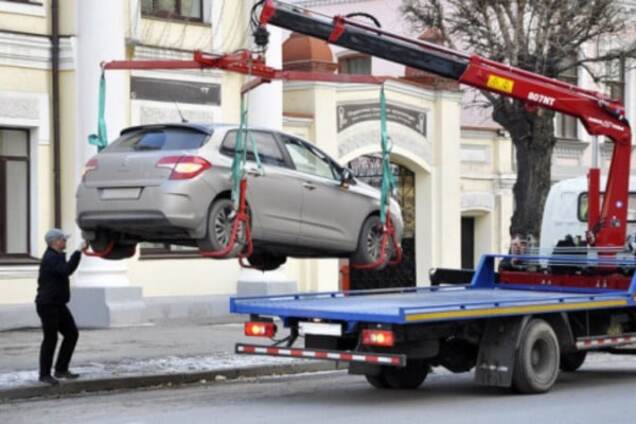 Штрафи та евакуатори: в Україні вирішили зіпсувати життя 'героям паркування'