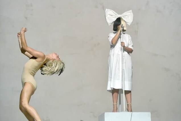 Мєдди Зиглер и Sia