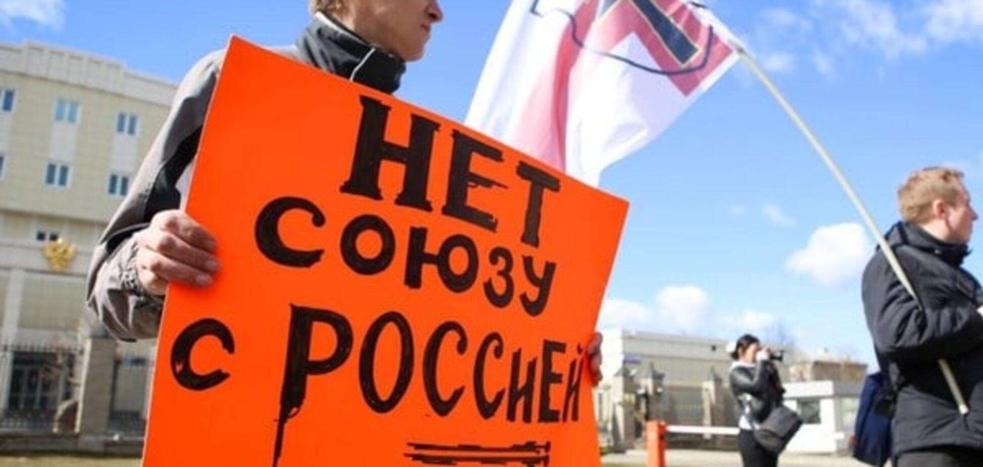 Путлер в Гаагу! У Мінську відбувся пікет проти дружби з Росією: фоторепортаж