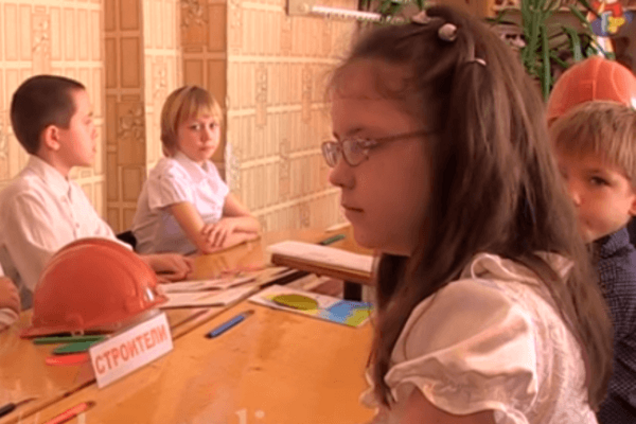 'Славься республика наша народная': в Енакиево школьники распевают гимн 'ДНР'