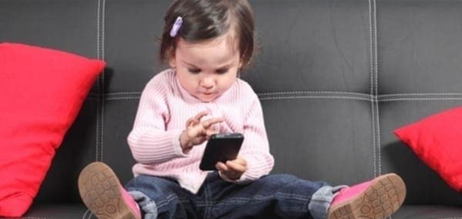 Смартфоны могут вызвать у детей развитие косоглазия
