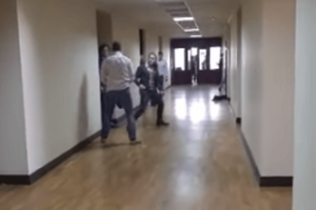 Не пощастило: 'свободівця' Мірошниченка в Київраді облили фекаліями