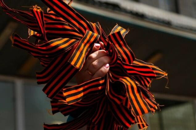 'Не будь муд*ком': житель Львова решил мстить автохамам 'колорадскими' лентами