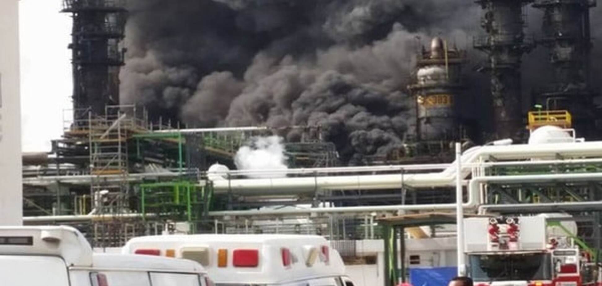 В Мексике на нефтезаводе прогремел мощный взрыв: есть погибшие, 105 пострадавших