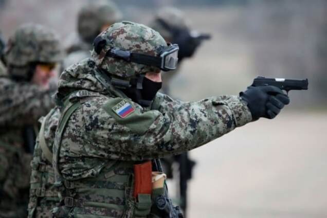 Лицом в пол: 'жертвами' учений российских спецназовцев в Крыму стали женщины и дети