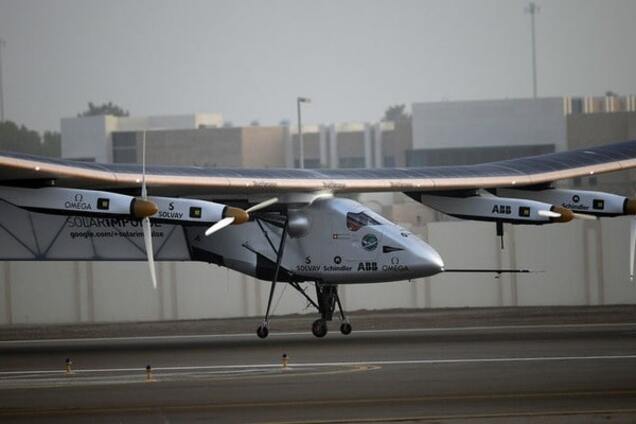 Самолет на солнечных батареях