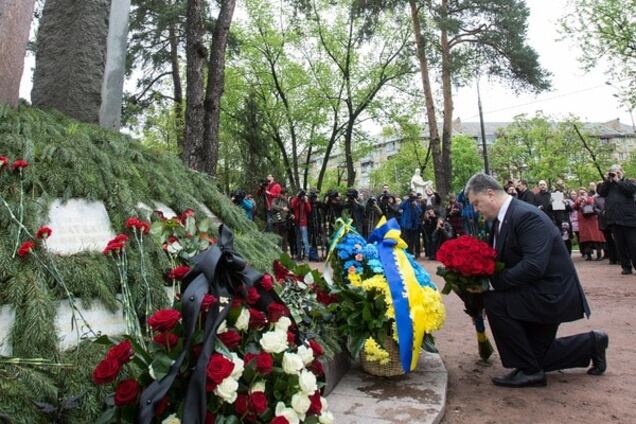 'Спасибі кожному ліквідаторові': Порошенко вшанував пам'ять жертв Чорнобильської катастрофи