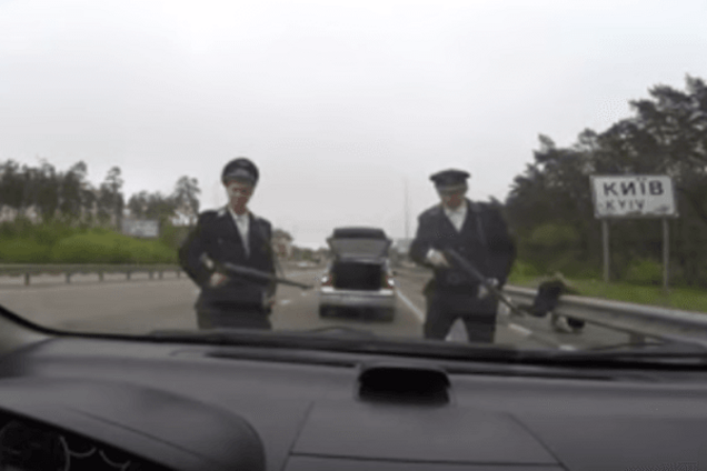 Жирний тролінг: відео, як 'фашисти' у Києві зловили 'росіян', підірвало мережу