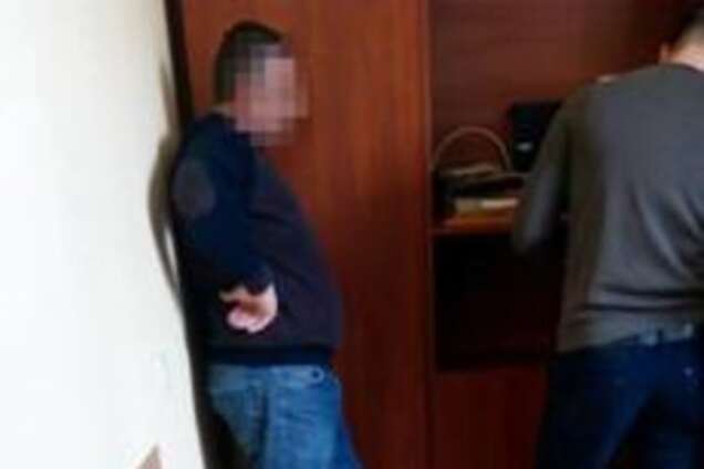 Полицейского поймали на взятке