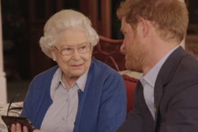 Королева Елизавета II и Принц Гарри