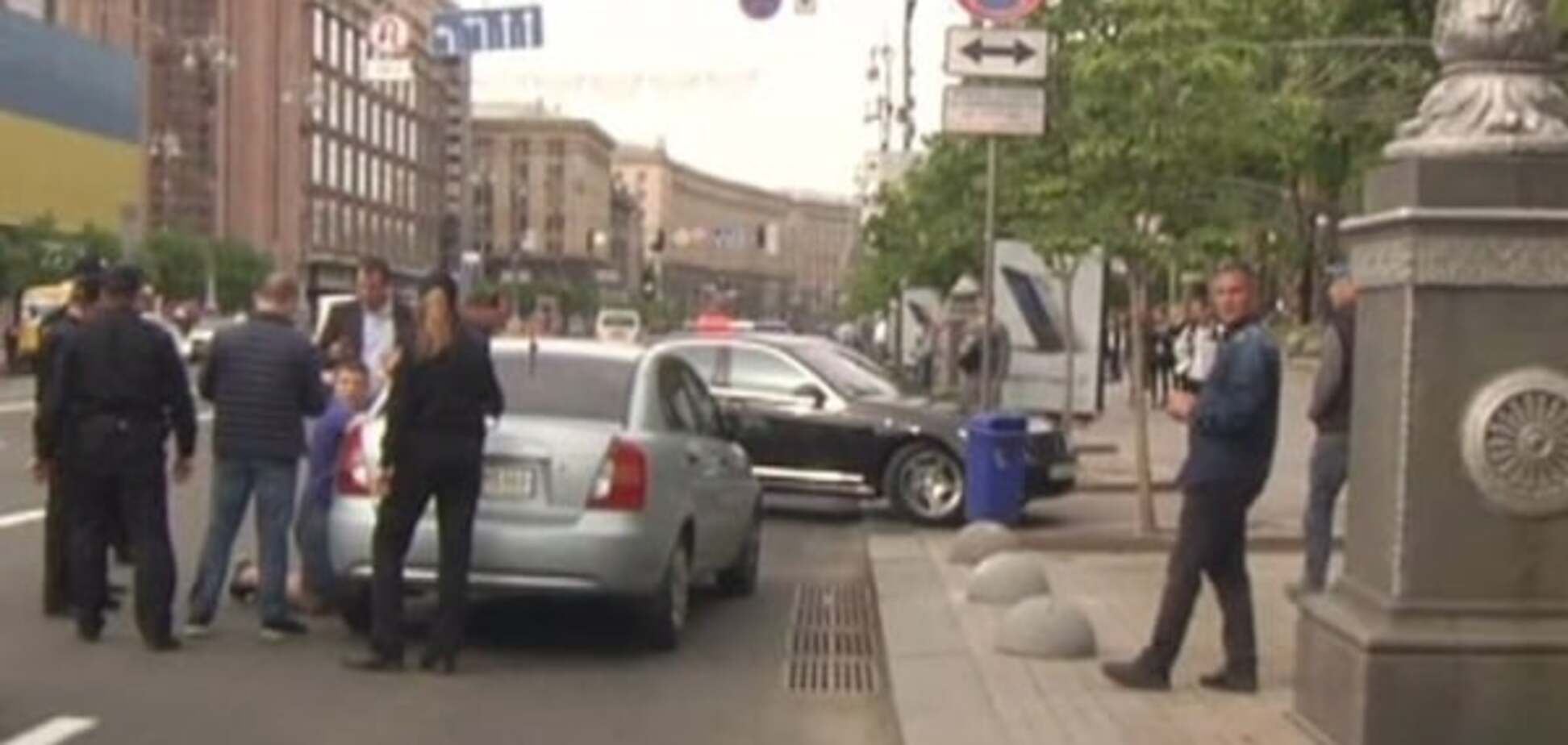 Копы задержали автомобиль с мужчиной, расстрелявшим человека в центре Киева. Фотофакт