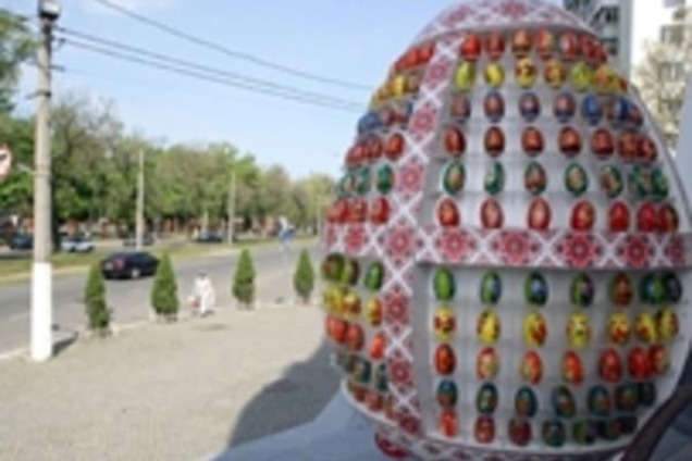 В Одессе у храма мученицы Татианы появилась красивая пасхальная инсталляция