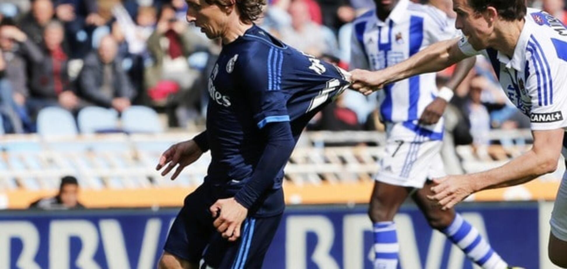 'Реал' добыл сложную победу и обошел 'Барселону' в чемпионате Испании