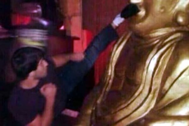 Дагестанского борца арестовали за то, что он помочился в буддистском храме