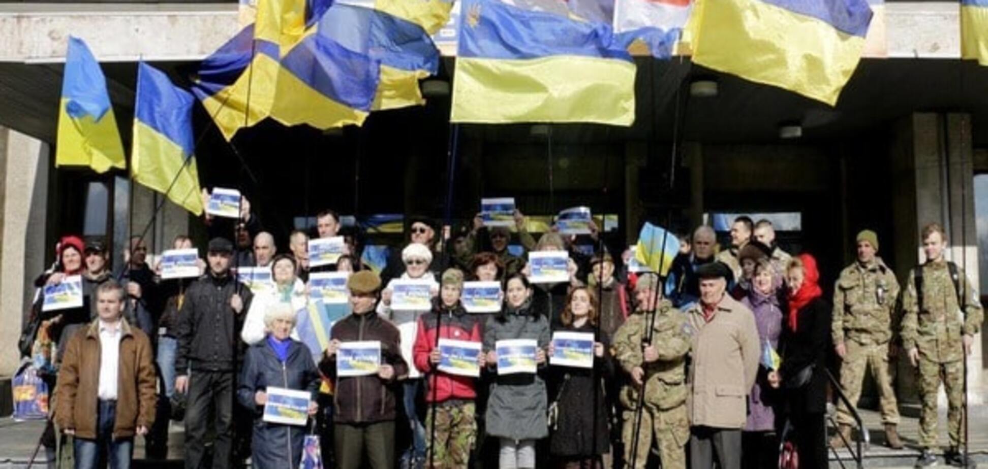 Жители Донбасса вышли на митинг