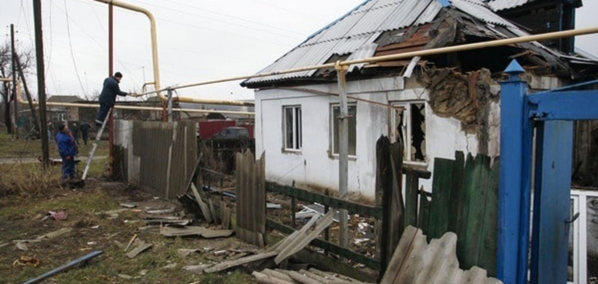 Последствия обстрелов на Донбассе