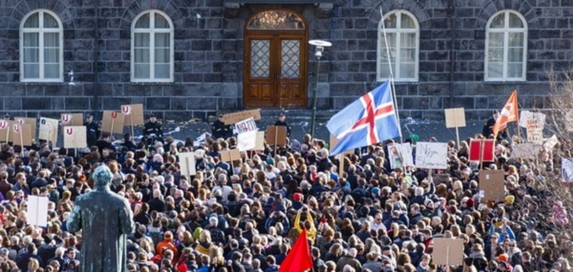 Митинг в Исландии за отставку правительства
