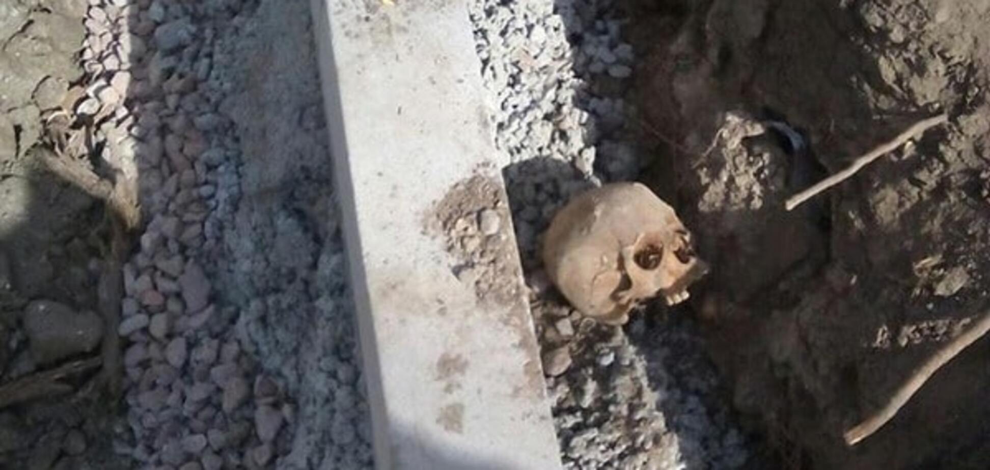 У Тернополі при встановленні бордюрів на вулиці знайшли людські останки