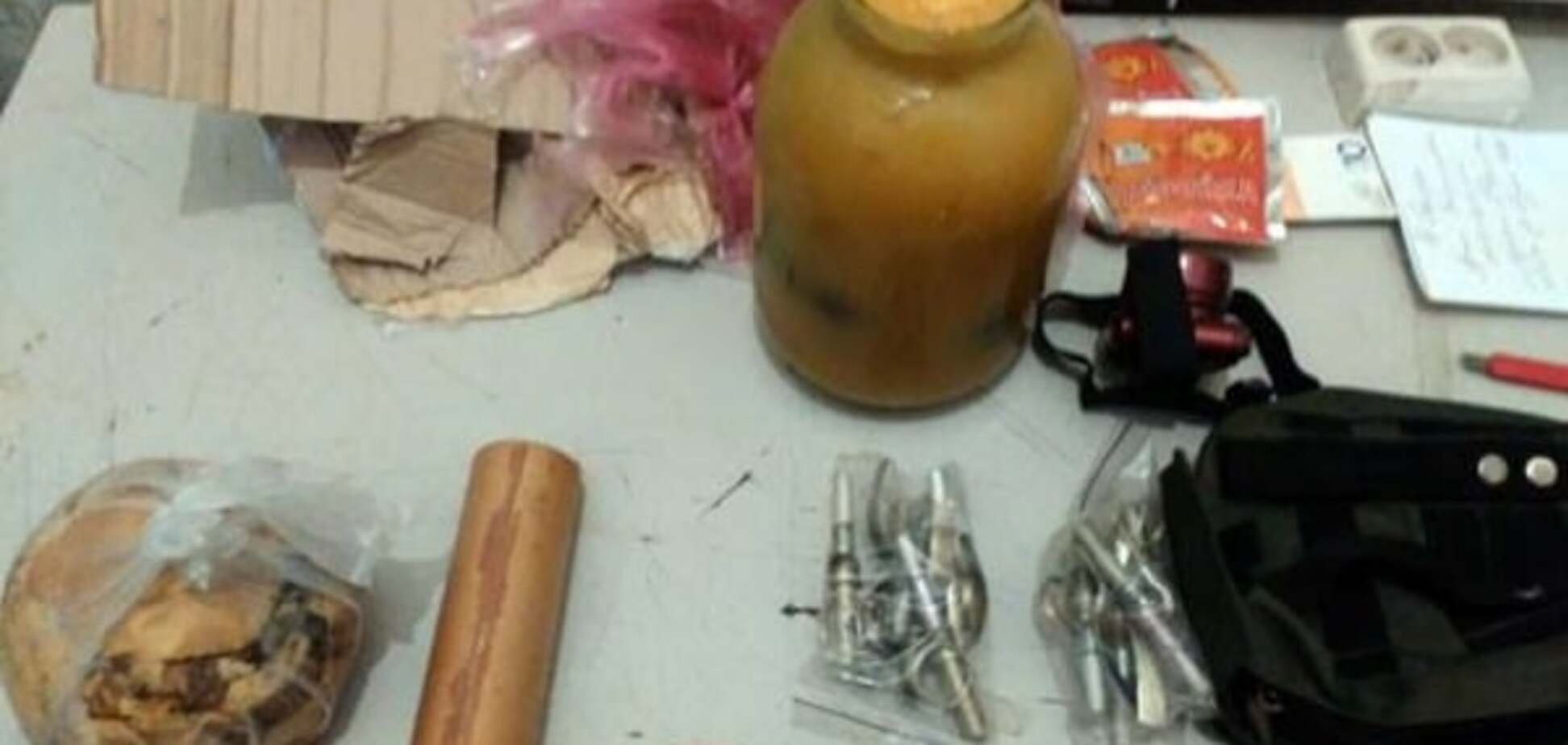 Усе в дім: боєць АТО відправив в Івано-Франківськ банку меду з гранатами. Фотофакт